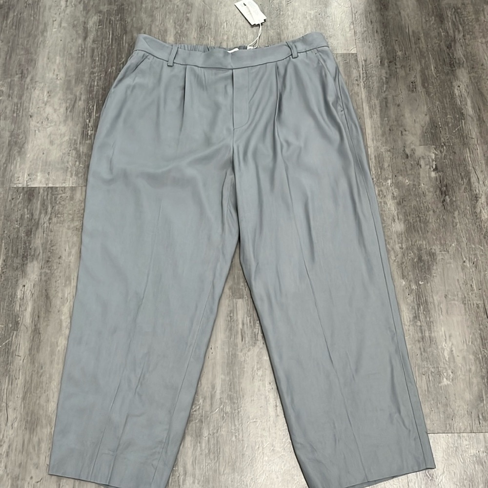 Vince NWT Pleated Dress Pants Size XL Gray 100% Viscose